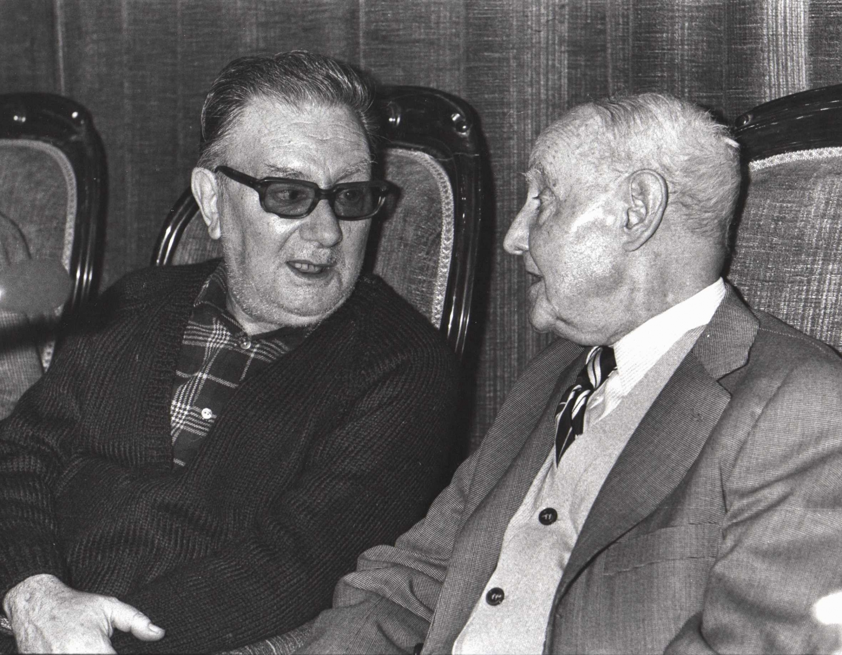 Joan Brossa conversa amb J.V.Foix l’any 1993. Fotògraf. Gustavo Nacarino